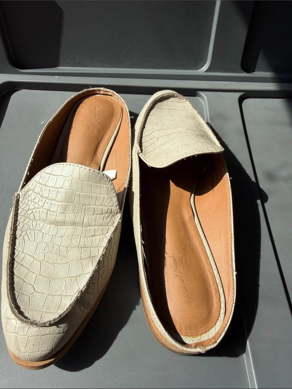 Universal Thread slip flats